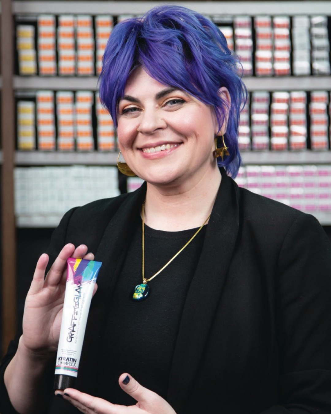 Stylist with Graffitiglam color tube